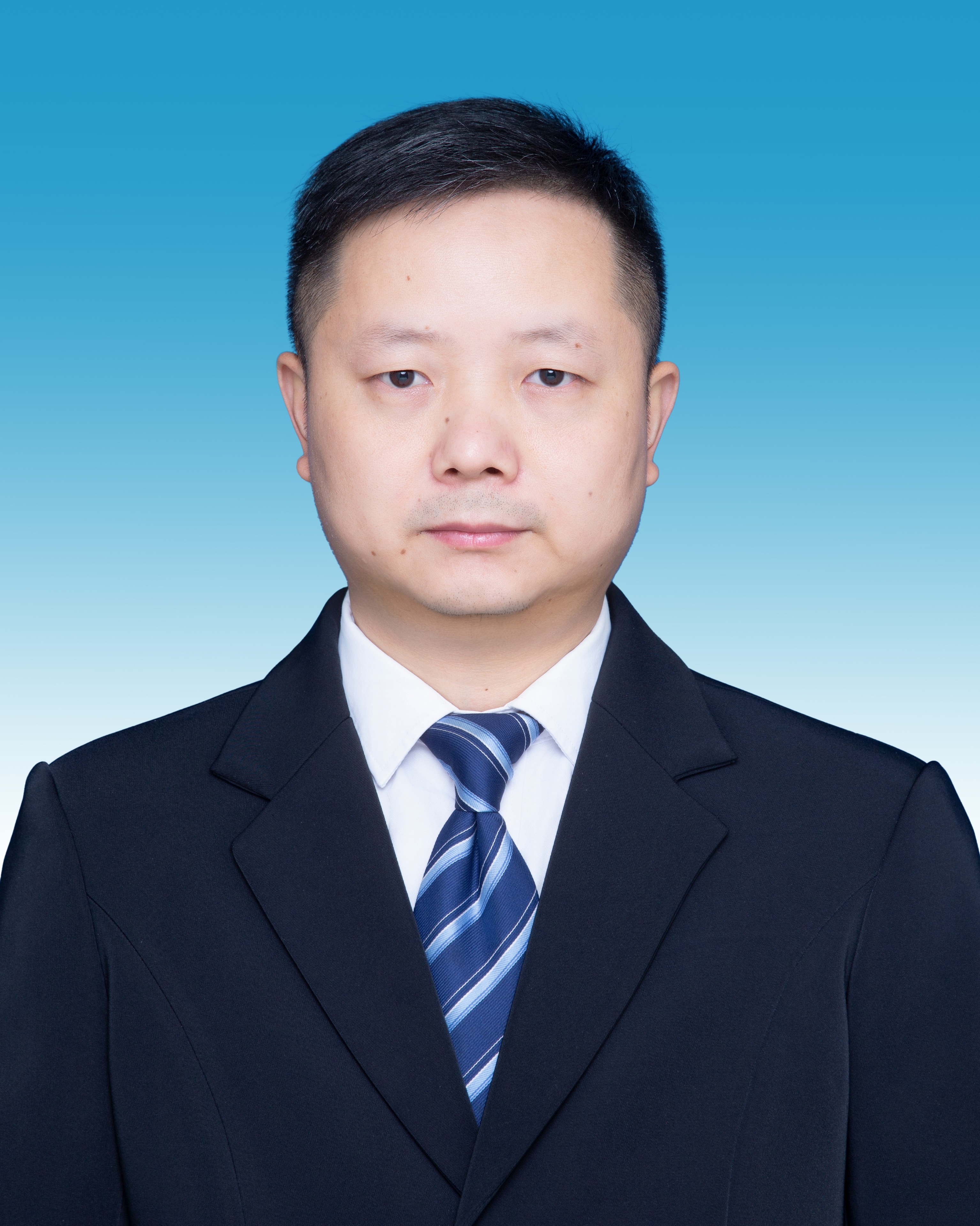 党组成员、副局长：朱忠诚